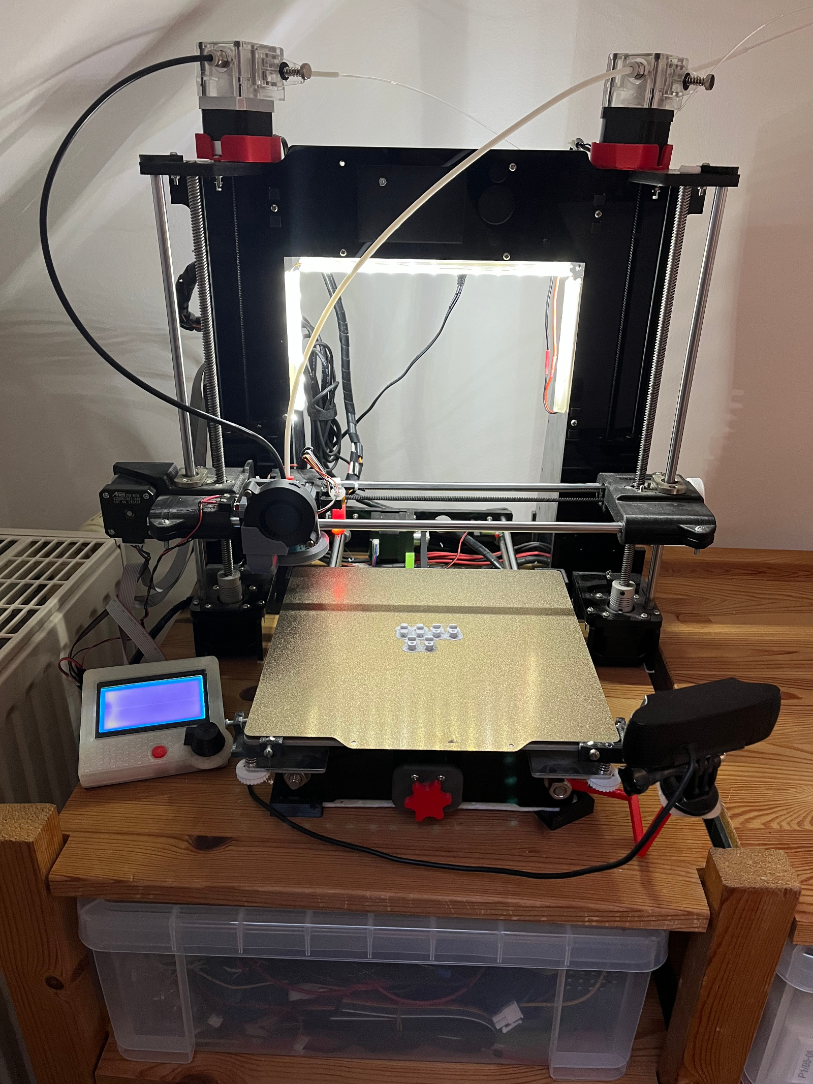 Picture of my modded Anet A6, with two Extruder Motors mounted on the top of the frame in a Bowden Setup, LED Lights and the original LCD Screen in an external Case.